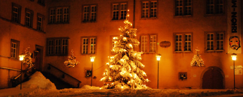 Weihnachtsmarkt- Weihnachtliches Zusammenkommen am Marktplatz Fladungen